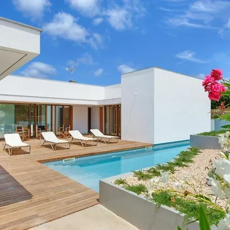 Villa Punta Prima Sleeps 9 Pool Air Con Wifi Punta Prima