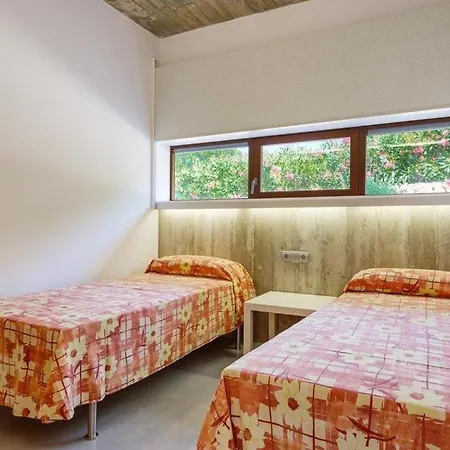 Villa Punta Prima Sleeps 9 Pool Air Con Wifi *